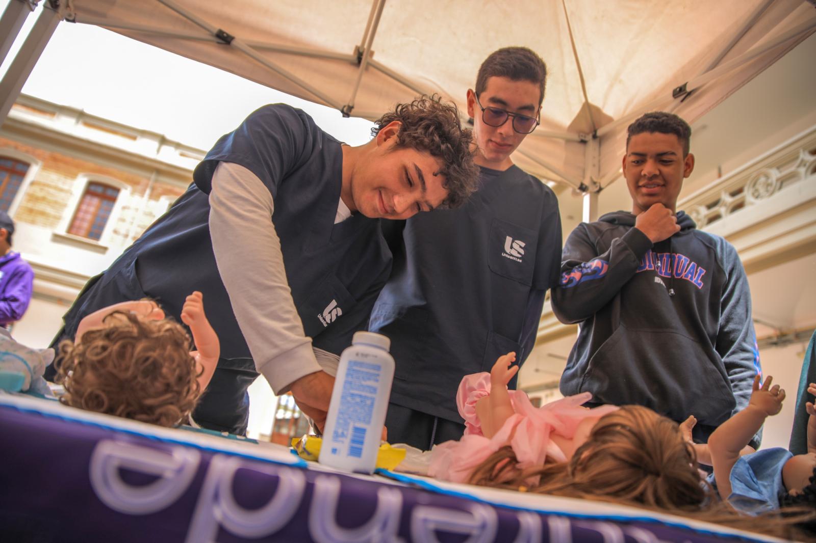 Escuela Hombres Al Cuidado en Unisanitas 